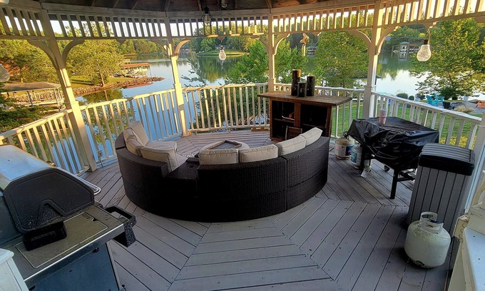 Union Hall House | Lake retreat with beautiful views!