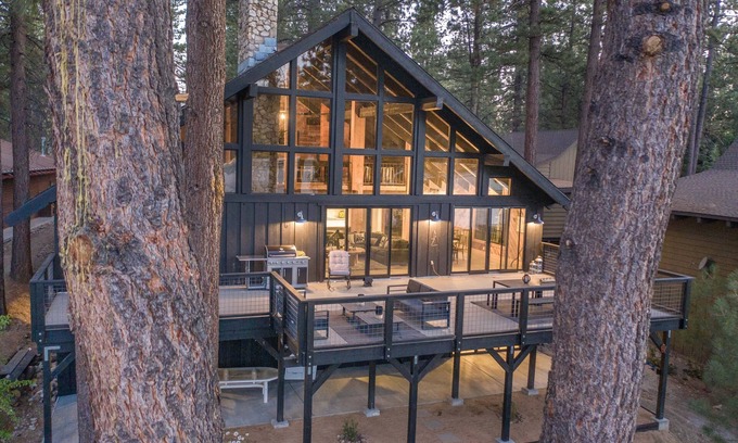 Big Bear Lake House | Lake side luxury, boat dock, steps to kayaking, minutes to the village