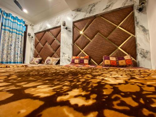 Srinagar House | Lake side stays