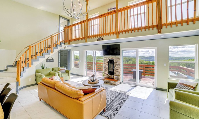 Forsyth Cabin | Lake Taneycomo Views: Family-Friendly Cabin!