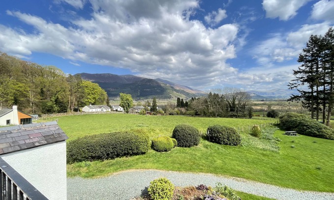 Thornthwaite Cottage | Lake View Cottage - an apartment that sleeps 4 guests in 2 bedrooms