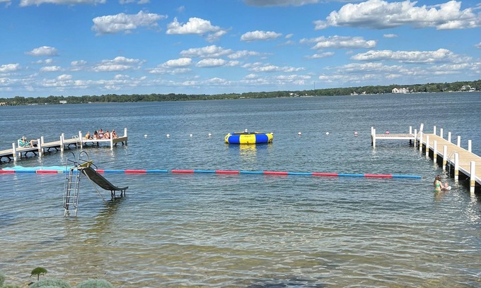 Delavan Lake Cottage | Lake view cottage on Delavan