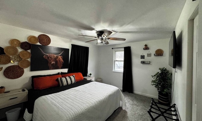 Manitowoc House | Lake View Home Away From Home