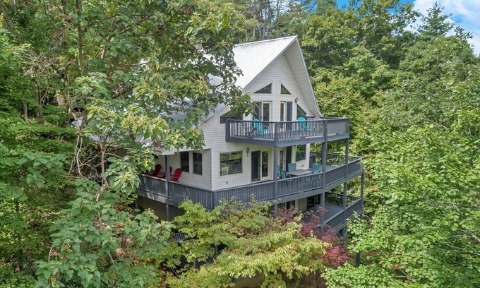 Almond House | Lake View of Fontana Lake close to Great Smoky Mountains and Tail of the Dragon