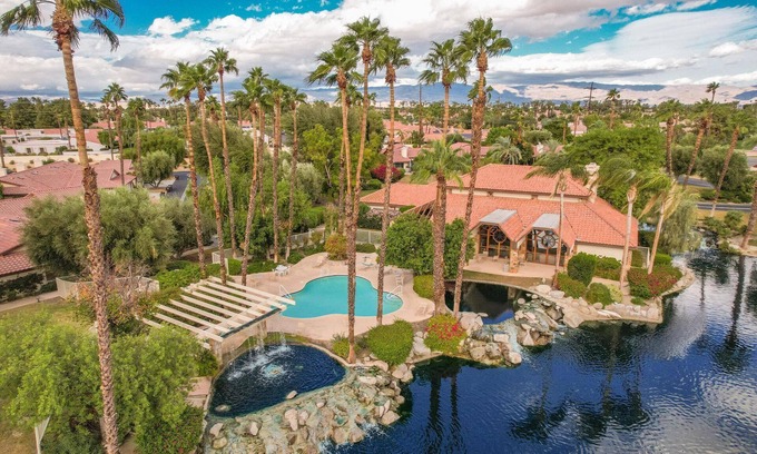 Park Palms Condo | Lake view, steps to the pool, resort in Palm Desert.