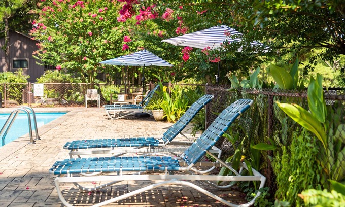 Mount Ida Cottage | Lake view three bedroom, three bath cottage with hot tub overlooking Lake Ouachita. by RedAwning