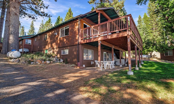 Peninsula Village Cabin | Lake Views at Lake Almanor 11: Lakeside Resort