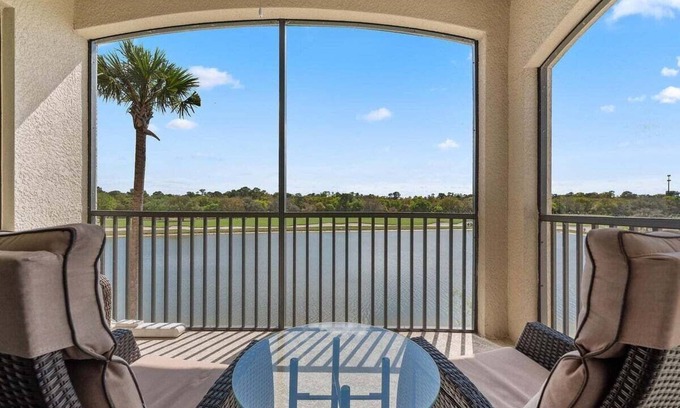 Lakewood Ranch Condo | Lakefront 2 BR/2 BA condo in Lakewood National Golf Club - Pearl in the Rough