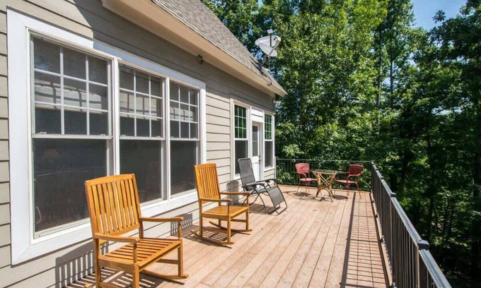 Mill Spring House | Lakefront 3BR w/Private Dock + Firepit | Free Tix