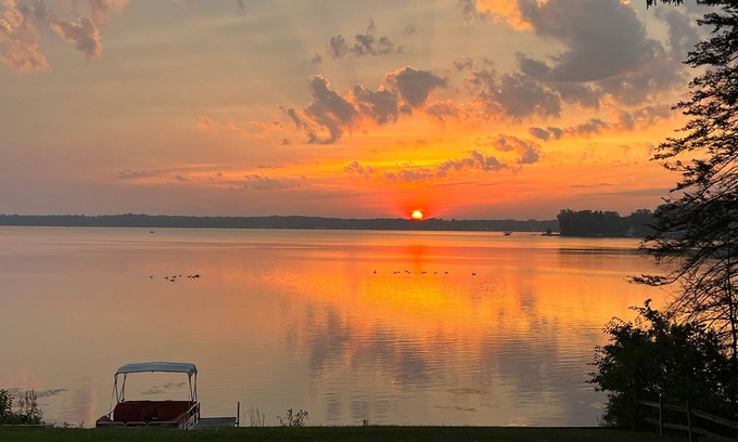 Portage House | Lakefront 4BR Retreat on Austin Lake. Perfect for families/relocations