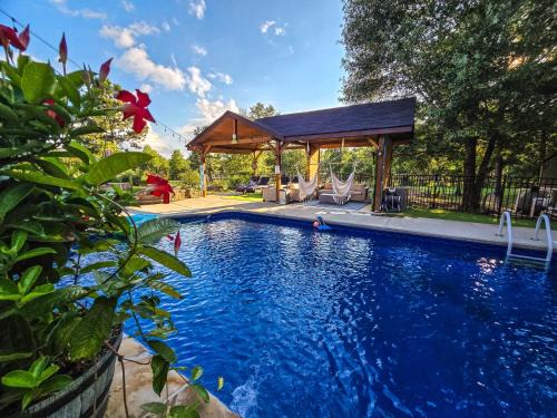 Upatoi House | Lakefront 6BR house with Pool, Game Room & Private Pier