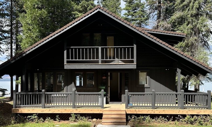Lake Almanor West Cabin | Lakefront Beauty with Private Dock and Buoy - LAW Prime Location