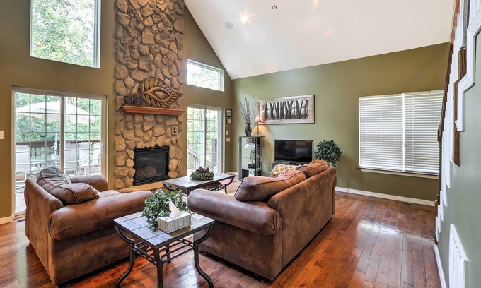 Blue Eye Cottage | Lakefront Blue Eye Cottage w/Hot Tub & Fire Pit!