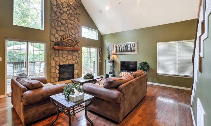 Blue Eye House | Lakefront Blue Eye Cottage with Hot Tub and Fire Pit!