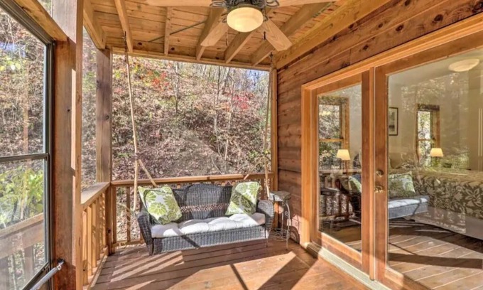 Unaka House | Lakefront Cabin Bordering Nat Park w/Hot Tub!