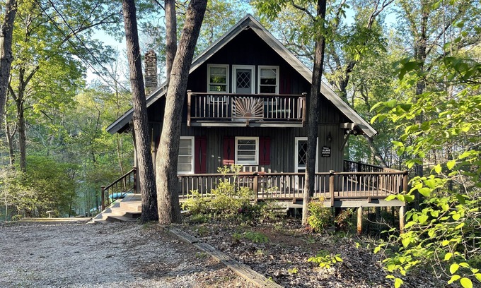 Reed Creek Cabin | Lakefront cabin in quiet cove on Lake Hartwell
