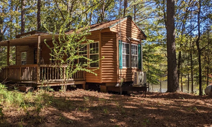 Saulsbury Cabin | Lakefront Cabin in the Forest