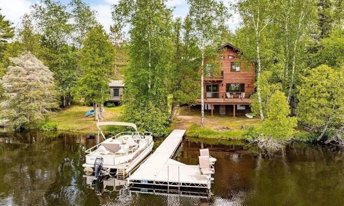 Duluth Cabin | Lakefront Cabin w/Summer Bunkhouse/June-AugnSleeps 10/Sept-May Sleeps up to 6