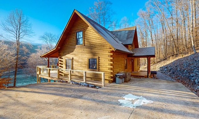 Tazewell Cabin | Lakefront cabin w/fire pit, dock, grill, fireplace, Wi-Fi