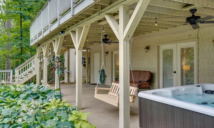 Cadiz Cabin | Lakefront Cadiz Home w/Hot Tub!