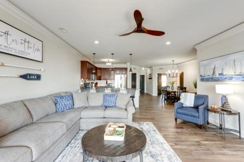 Osage Beach Apartment | Lakefront Condo with Pool Access in Osage Beach!