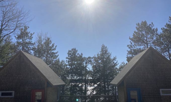 Charlotte Cottage | Lakefront Cottage on Round Pond