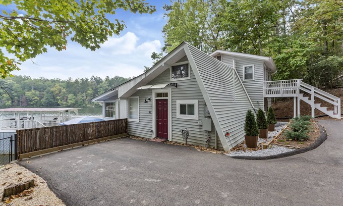 Mountain Rest Cottage | Lakefront Cottage on Serene Lake Becky
