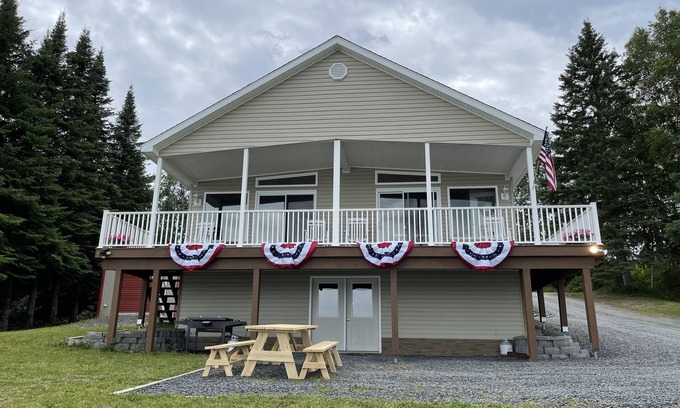 Eagle Lake Cottage | Lakefront cottage with private beach, near trails