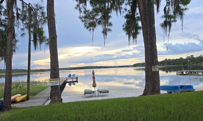 Clermont House | Lakefront home - country setting - just a little piece of paradise.