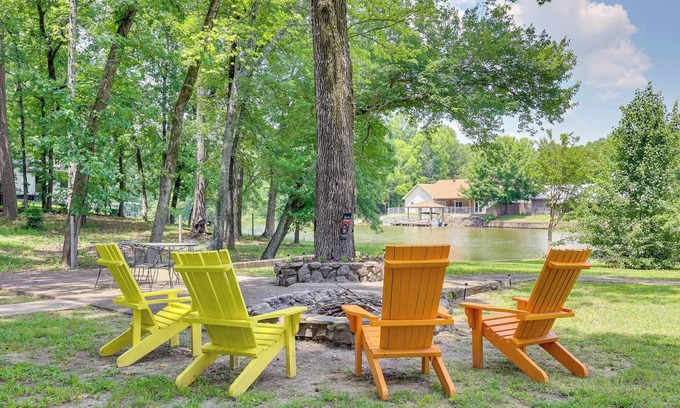 Mid America House | Lakefront Home w/Kayaks & Dock in Hot Springs!