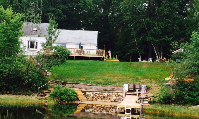 Oxford House | Lakefront Home with Hot Tub - Fall Fairs, Foliage, Hike, Kayak - Fall 25% off