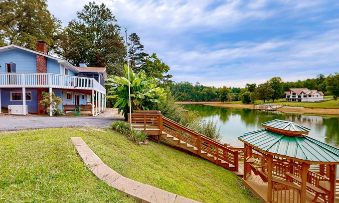 Blairsville House | Lakefront home with dock, deck, gazebo, pool table & amazing views