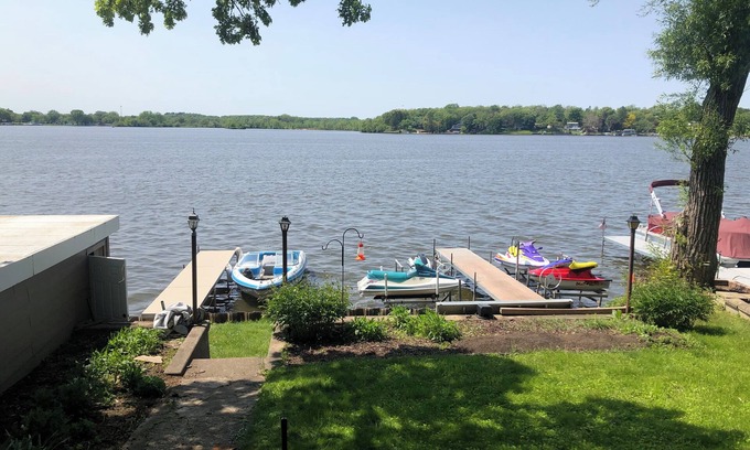 Wonder Lake House | Lakefront home Wonder Lake IL - Close to Lake Geneva and Twin Lakes Wi