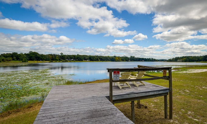 Putnam Hall House | Lakefront Keystone Heights Home w/Boat Dock!