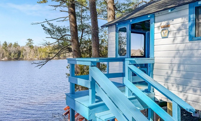Orland Cabin | Lakefront Lighthouse Tiny Cabin @ Getogether Stays
