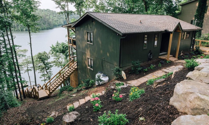 Unaka House | Lakefront Living- Completely remodeled 3 BR/3.5 BA on water with dock.