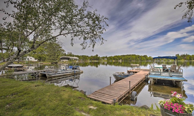 New Auburn Apartment | Lakefront New Auburn Apt w/Sauna & Sun Porch