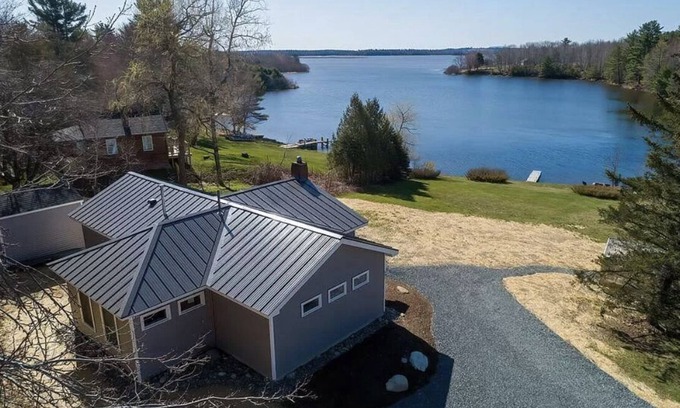 Lakewood House | Lakefront Newly Renovated 3 BedroomWith Easy Access to Acadia, MDI and Schoodic