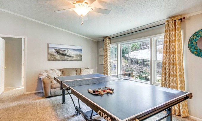 Greenwood County House | Lakefront Paradise | Private Dock Kayaks Games