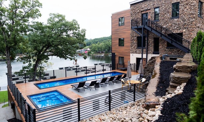 Osage Beach Condo | Lakefront/pool/CenterofOsageBeach 2 Bedroom/Sleeps 6 located above 1932 Reserve