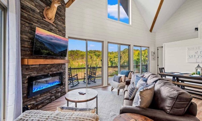 Sevierville Cabin | Lakefront! Private Pool/Hot Tub/Theatre Room