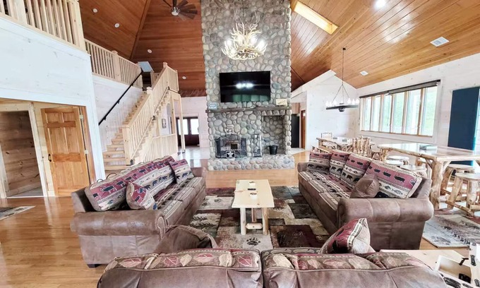 Dandridge House | Lakefront - Private Resort. Amazing!