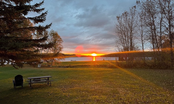 Eagle Lake Cabin | Lakefront Retreat Cabin 5: Sleeps 10 Private Dock Firepit Kayaks Porch