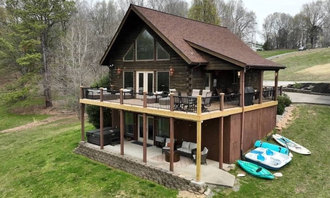 Cadiz House | Lakefront Ridge Hideaway – Cozy Fall Escape