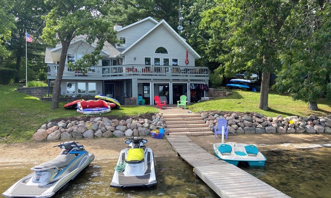 Wild Rose House | Lakefront, Sandy Beach, 4000 sq ft-sleeps 16, 6+ BR,3.5 bath-Pontoon Waverunner