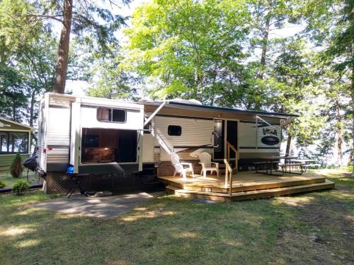 Honor House | Lakefront! Twin Birch Resort - The Loon