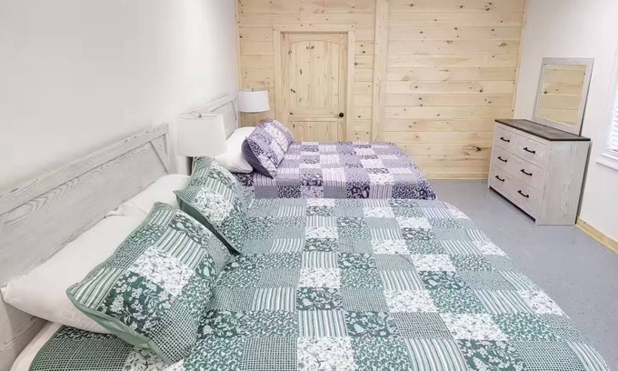 Dandridge Hotel | Lakefront - Unbelievable 3 levels w/Elevator!