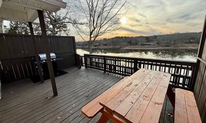 Wedowee House | Lakefront Villa 3/Dock Access