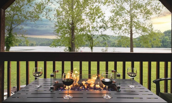 Branson Cabin | Lakefront! w/Kayaks, Hot Tub, Pool. Firepit, Park with Playground & Disc Golf.