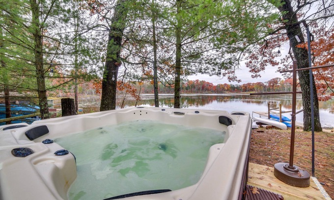 Brazeau Cottage | Lakefront Wisconsin Cottage w/Dock & Hot Tub!